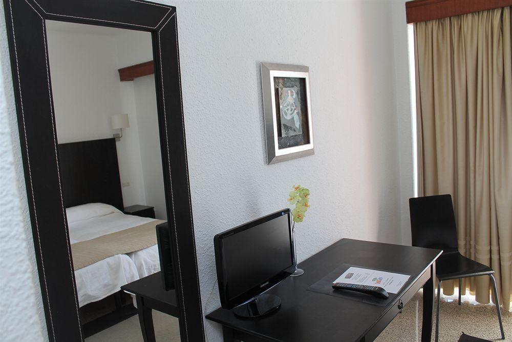 Hostal Jakiton Palmanova Exterior foto